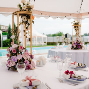 elegant-wedding-decorations-made-of-natural-flower-2021-08-27-17-17-46-utc.jpg